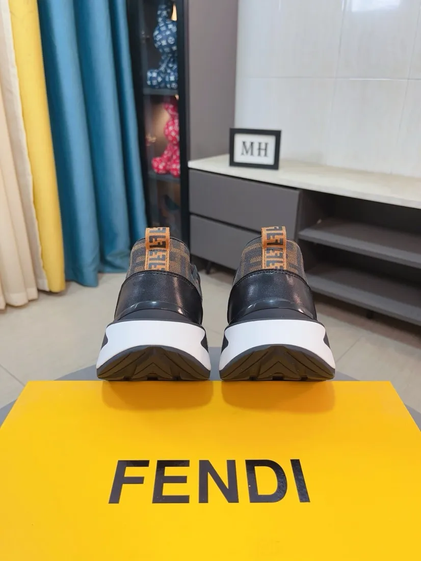 Men's Men's Shoes 💰458🌹🌹[fendi] Fendi's classic and comfortable men's, this complex sneaker is made of soft calfskin➕genuine leather lining➕original ultra-light rubber material with rough outsole. This unique light style is suitable for the casual and refined sensibility of this season. It is comfortable and natural on the feet. It is an everyday style for casual travel in autumn and winter! 38/44
